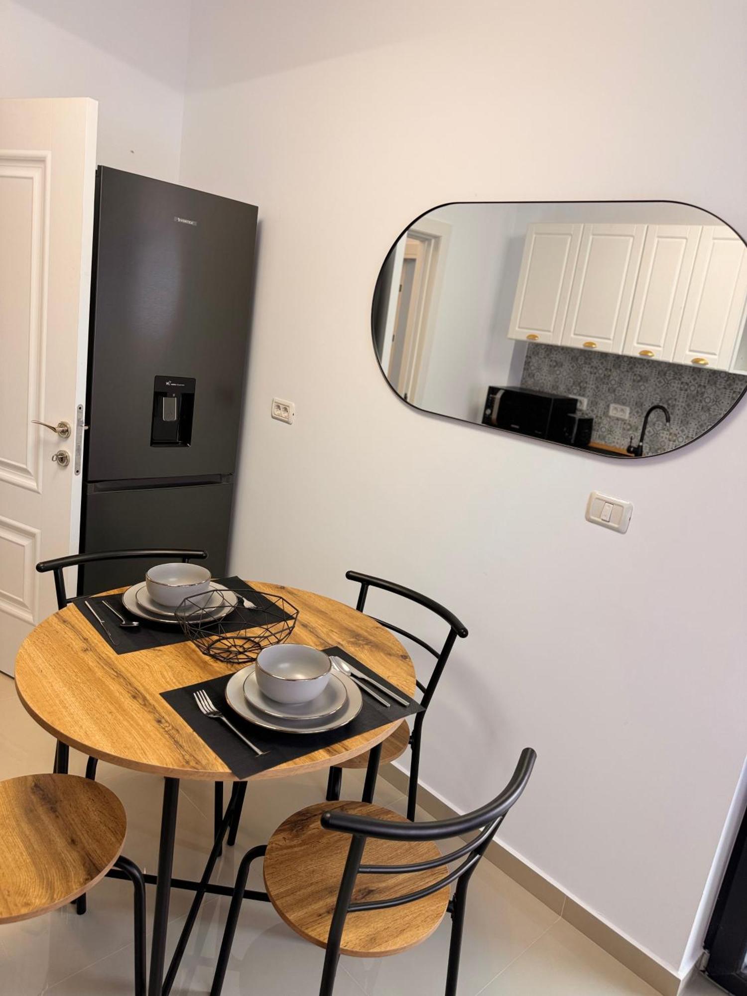 Jungle Loft Appartement Suceava Buitenkant foto