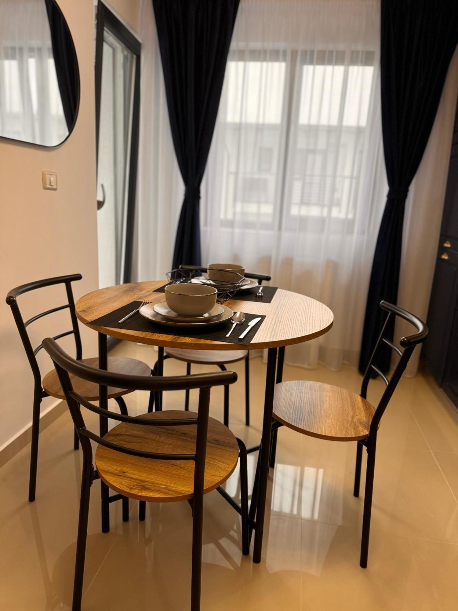 Jungle Loft Appartement Suceava Buitenkant foto
